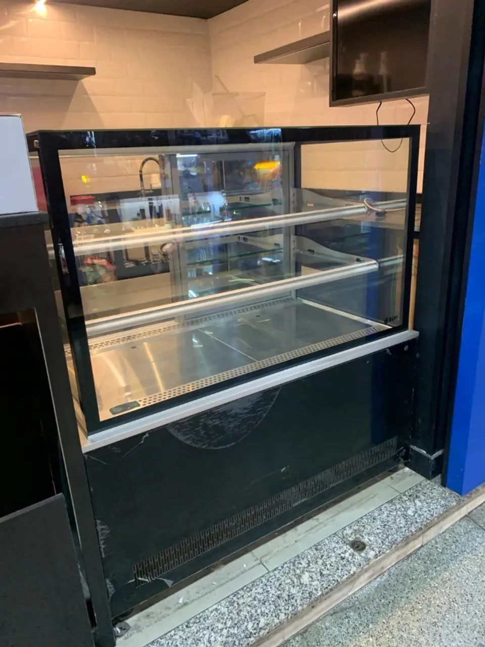 Vitrine Refrigerada ELVI Quadrat Alta 1200 - Pouco Uso - Foto 5
