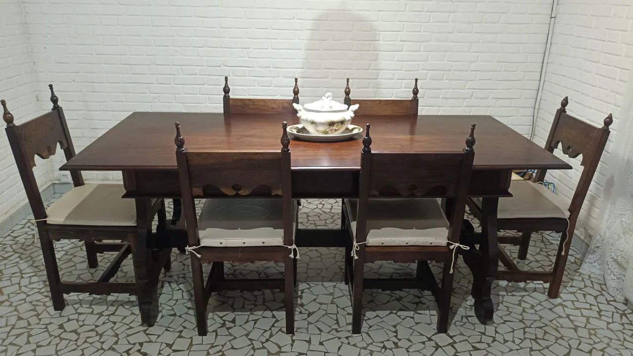 Vendo Mesa + 6 cadeiras Madeira maciça 