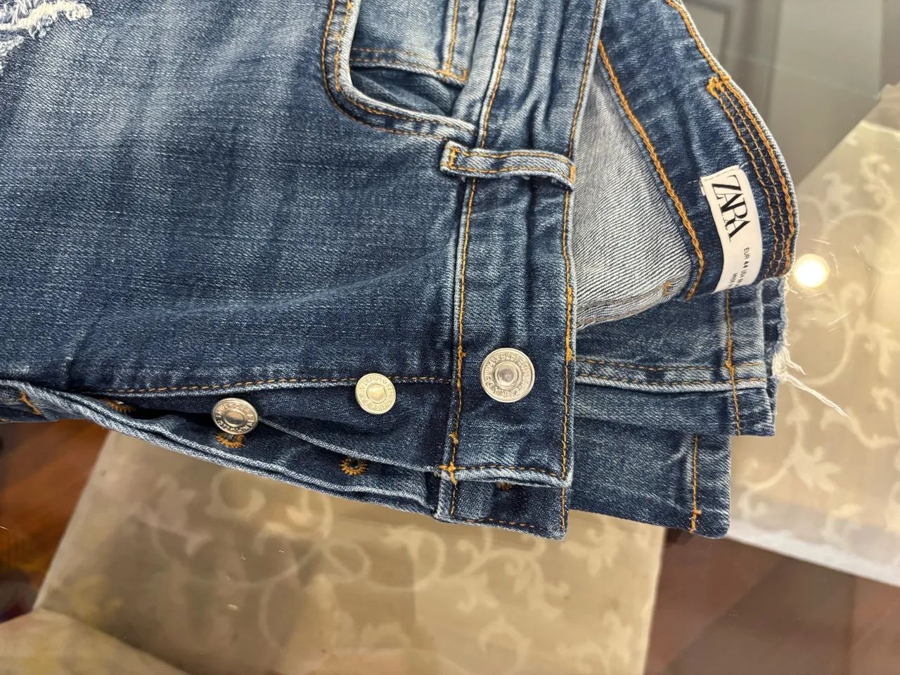Calça jeans estilo rasgada Zara - Foto 3