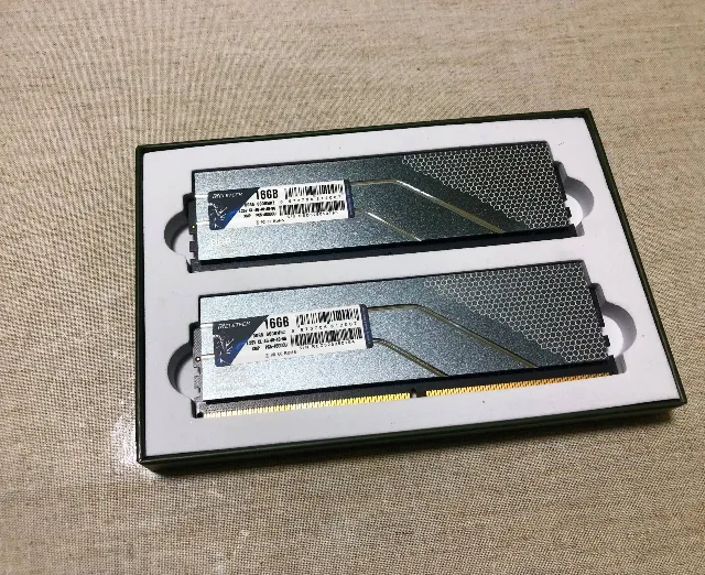 Memória Ram Asgard Valkyrie 32GB (2x16) 3200Mhz DDR4 RGB - Memória