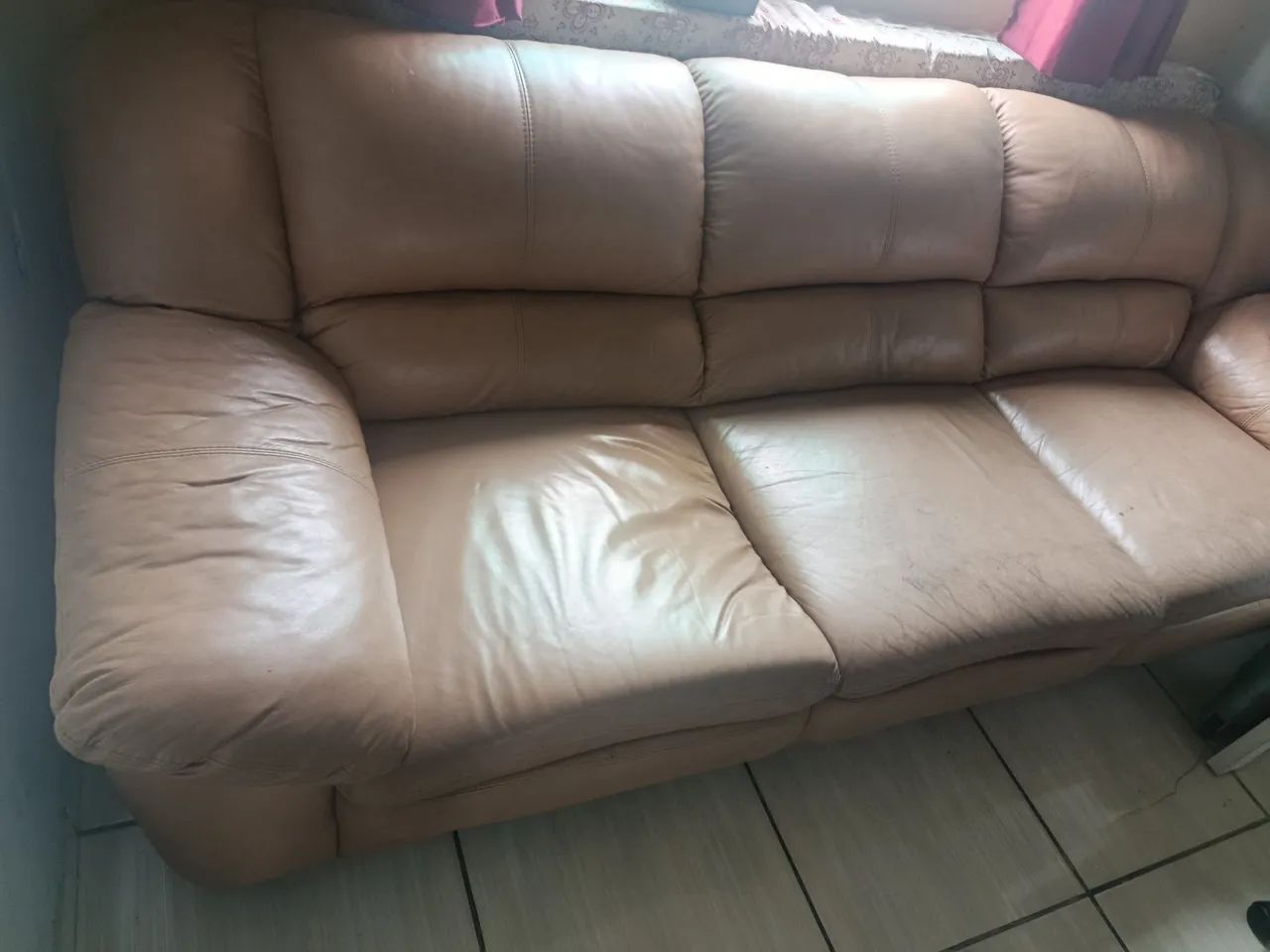 Sofá de couro semi Novo