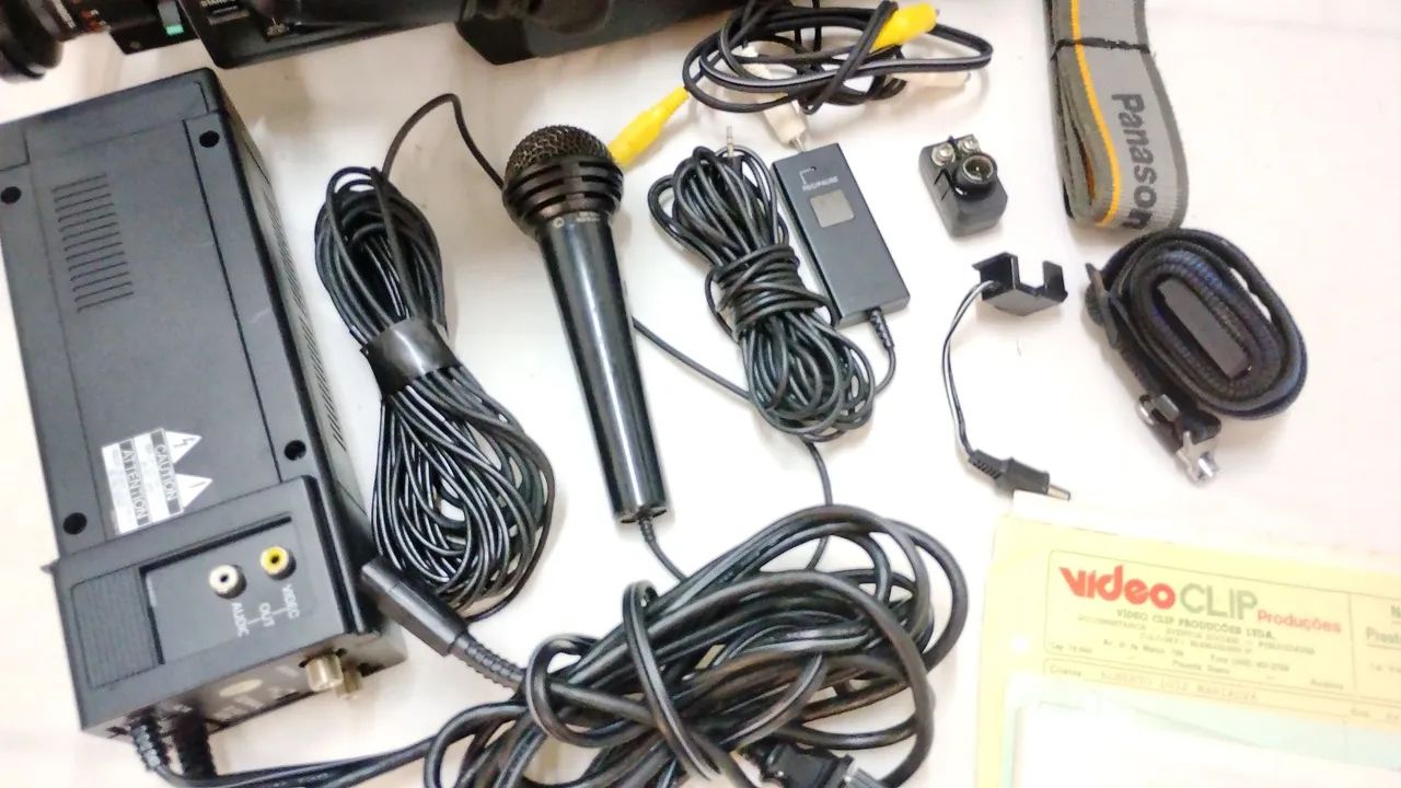 Filmadora VHS Panasonic caixa e tripé  - Foto 3