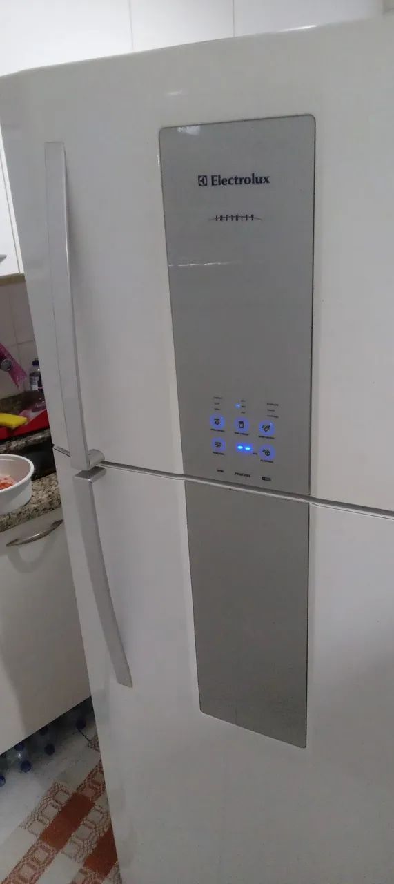 Geladeira Eletrolux DF80 553l com avaria - Foto 3