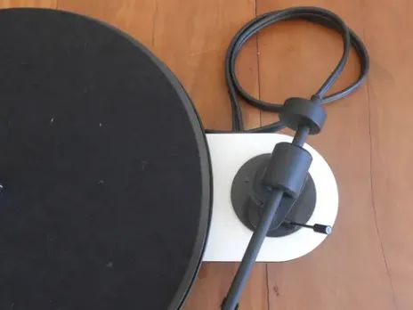 Toca discos Pro-Ject Elemental + capsula Ortofon OM5e s/ phono - Foto 3