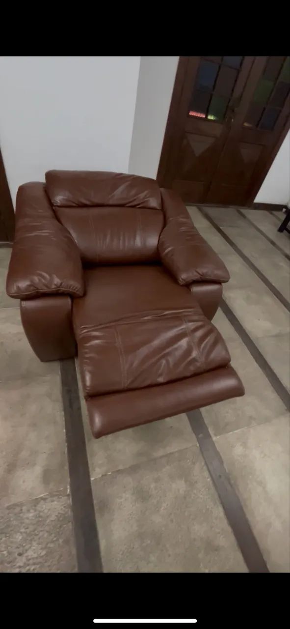 Sofá do papai em couro automático - seminovo - Foto 2