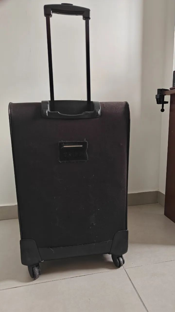 Mala Tripp importada preta c 4 rodinhas, bem leve - Foto 2