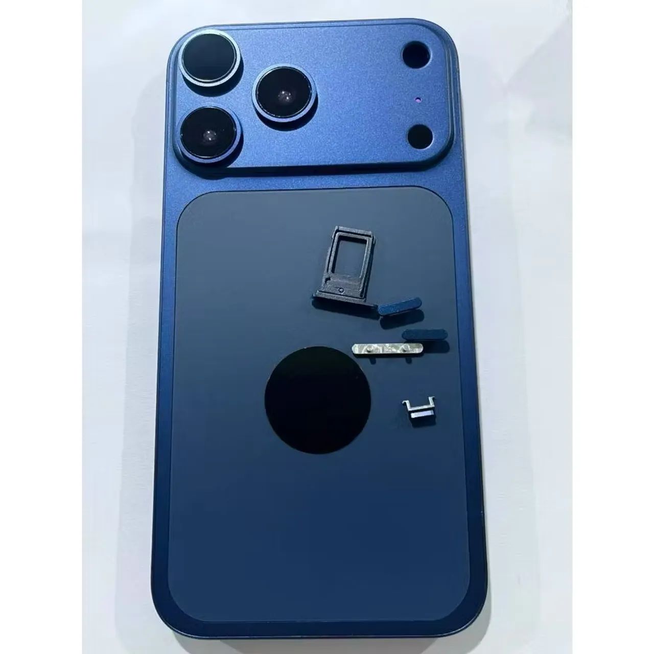 Carcaça adaptável iPhone 17 pro - Foto 2