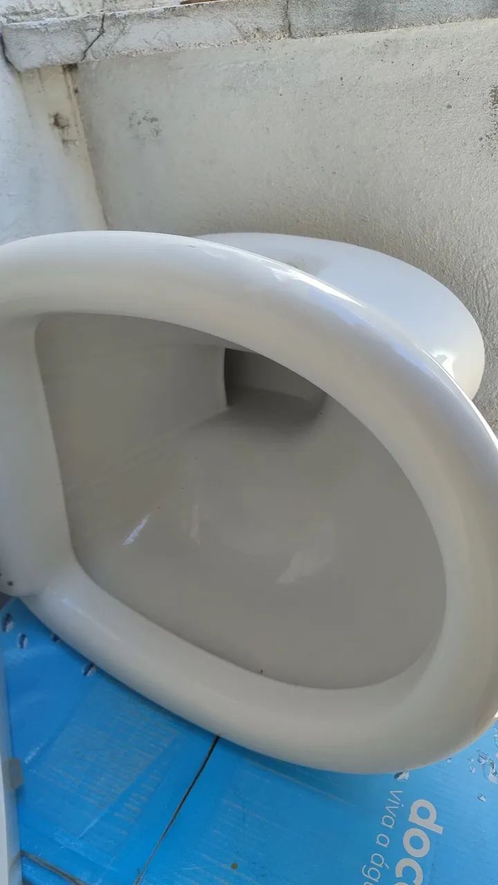 Vaso sanitário sem caixa acoplada marca Deca  - Foto 3