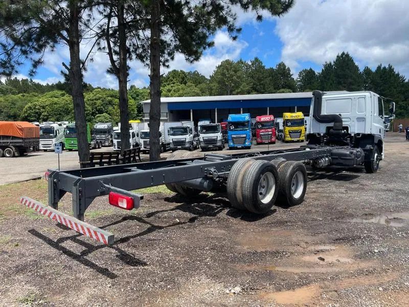 DAF CF 310 6X2 ANO 2023 COM 135 MIL KM - CHASSI 10 METROS - Foto 9