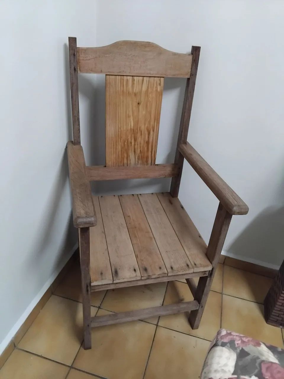 Vendo cadeira de madeira 