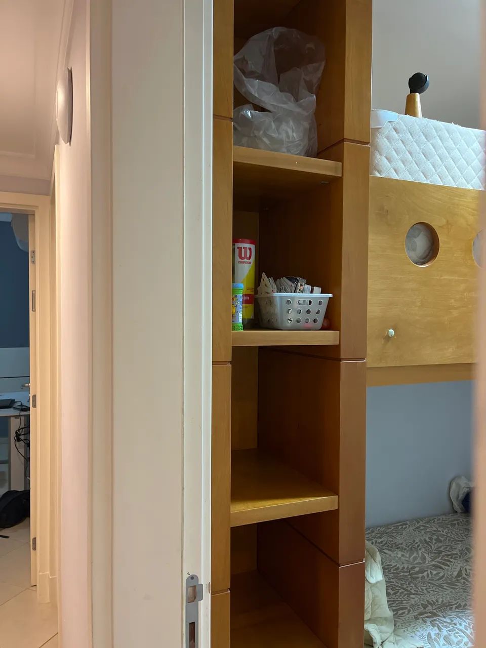 Beliche com gavetas e armário  - Foto 4