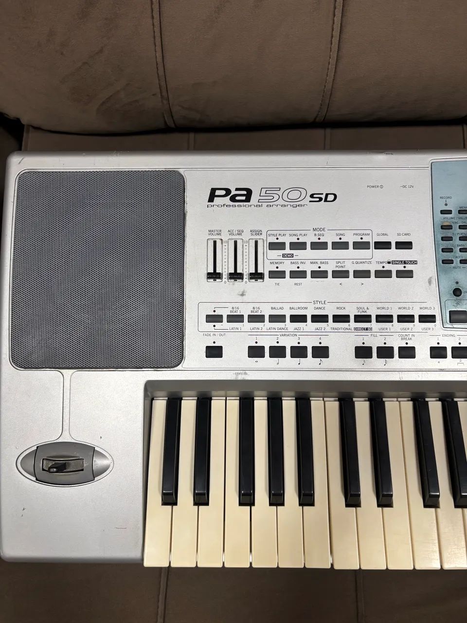 Teclado Korg pa50 - Foto 2