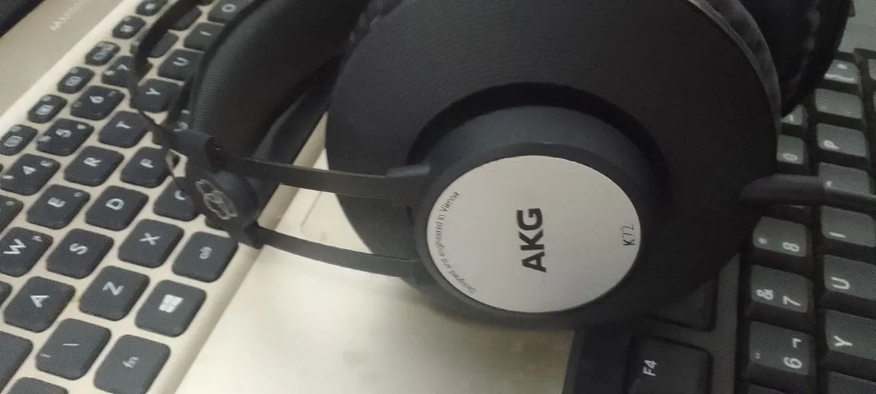 Fone akg profissional 