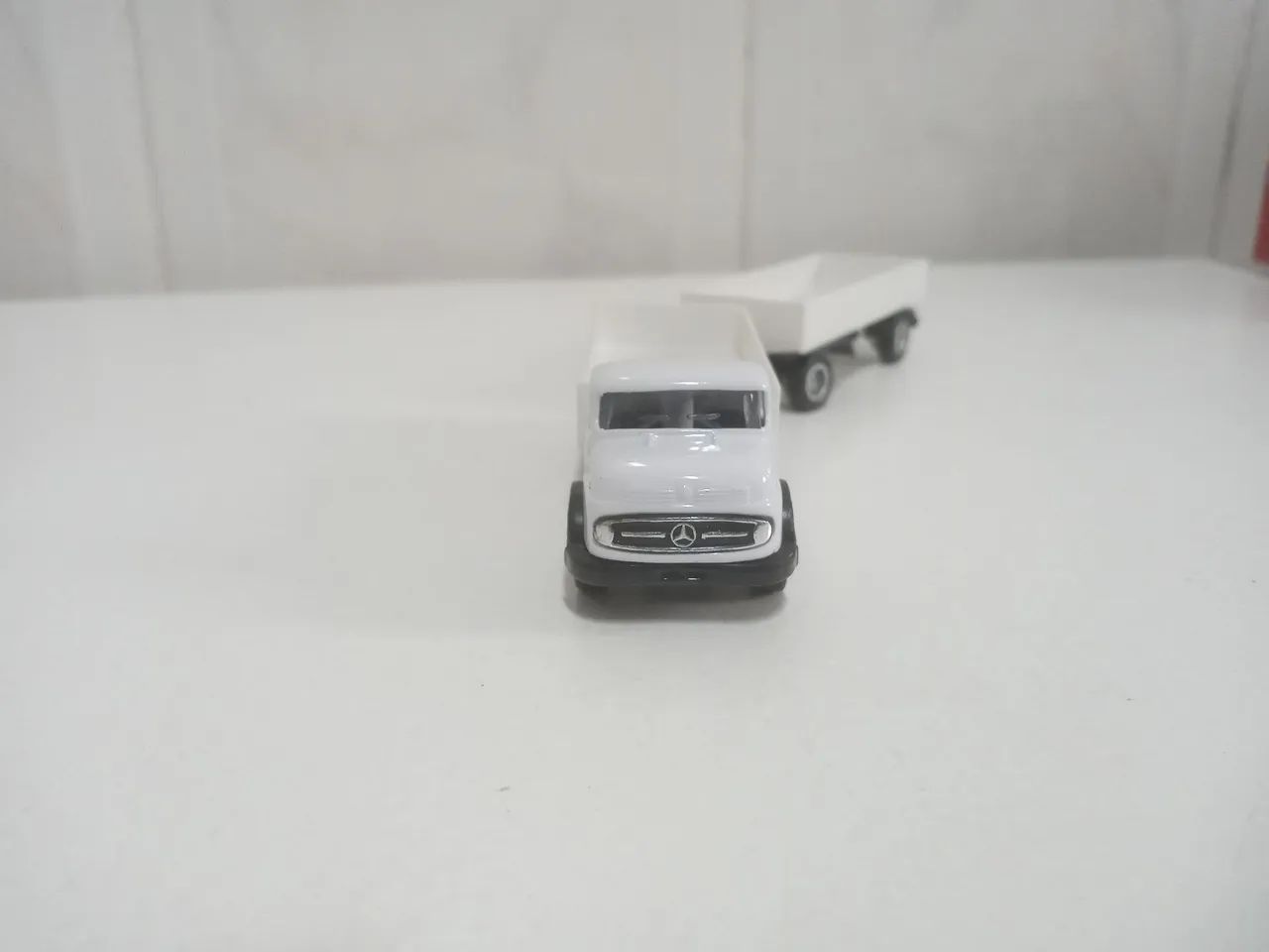 Miniatura de caminhão Mercedes Benz - Foto 5