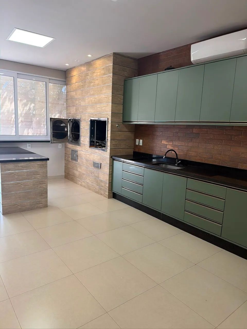 Casa Terrea com 3 Suites no Belvedere 1