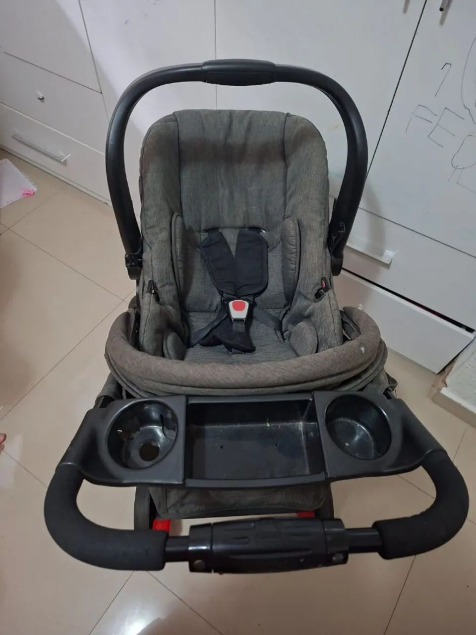 Carrinho com bebê conforto Cosco - Foto 2