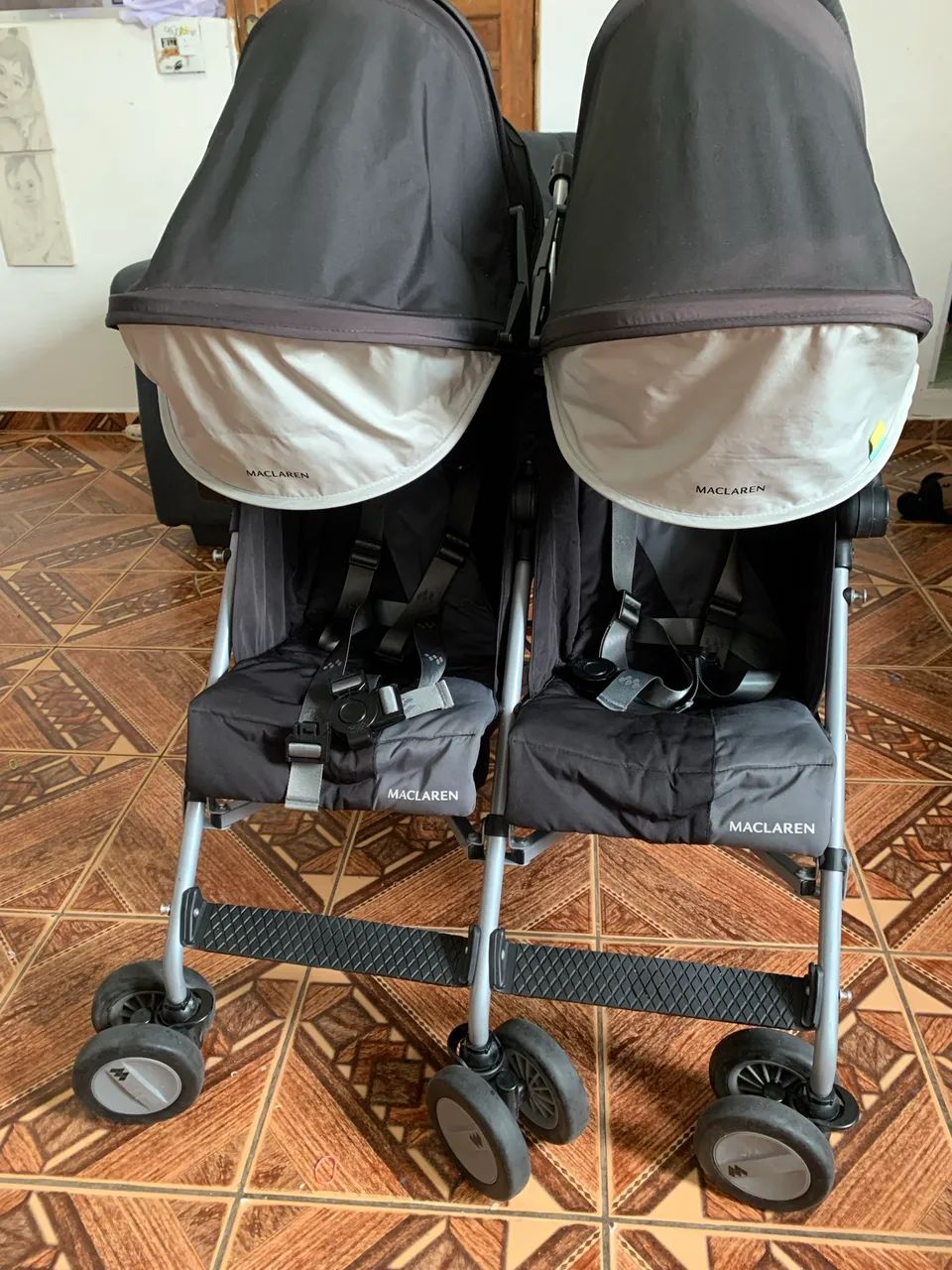 Carrinho de bebê de gêmeos Maclaren