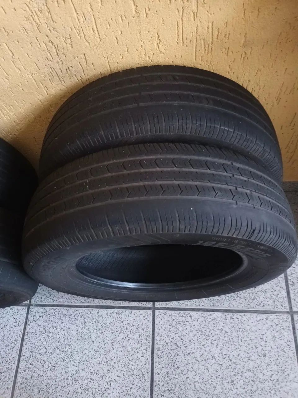 Vendo 2 pneus usados aro 15 - Foto 2