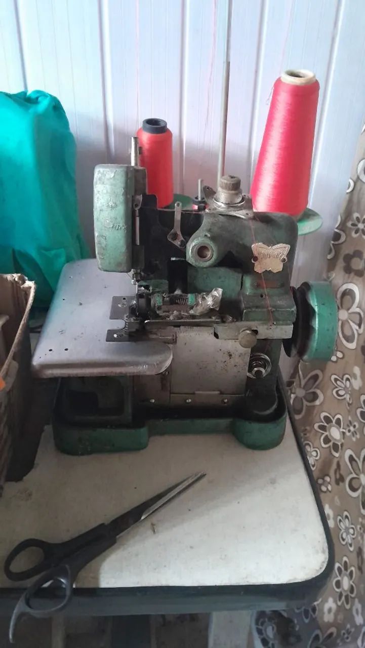 Máquina Overlock à venda ?