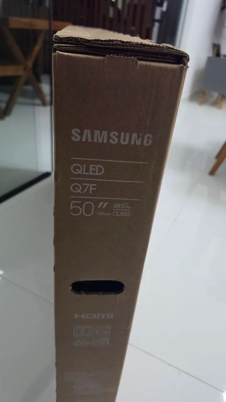 VENDO TV QLED 50 POL SMART 4K NOVA NA CAIXA, LACRADA COM NOTA FISCAL E 1 ANO DE GARA - Foto 2
