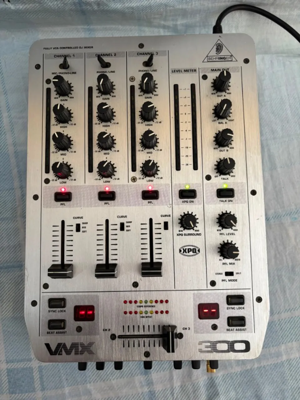 Mixer Behringer DJX700 - Equipamentos e Acessórios de Som - Santa
