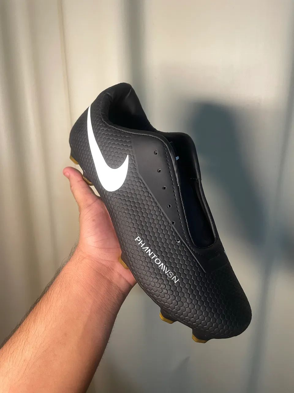 Chuteira Nike Phantom Vision (nova mas sem caixa e cadarço) TAM 41