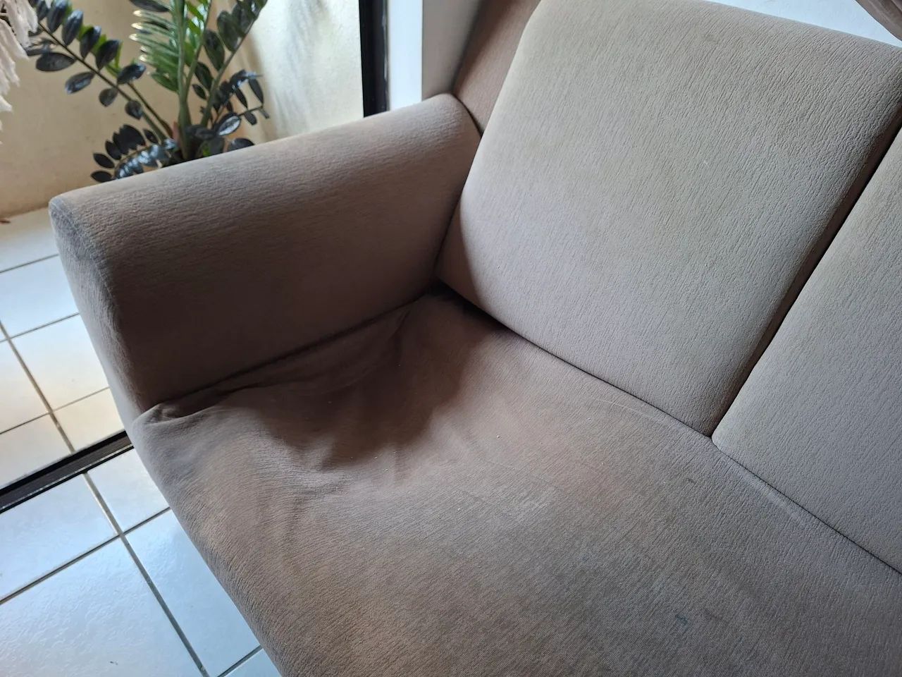 Vendo sofá de 3 lugares usado. - Foto 2