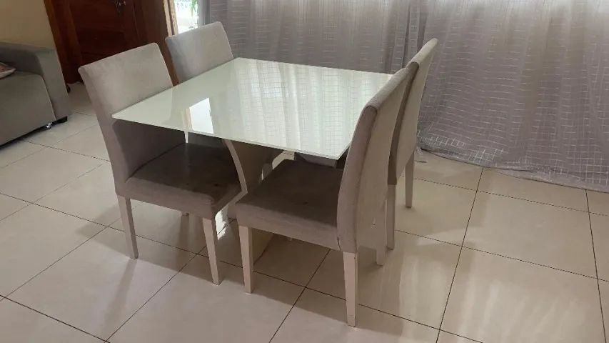 Mesa de jantar quadrada - 1x1 m + 4 Cadeiras