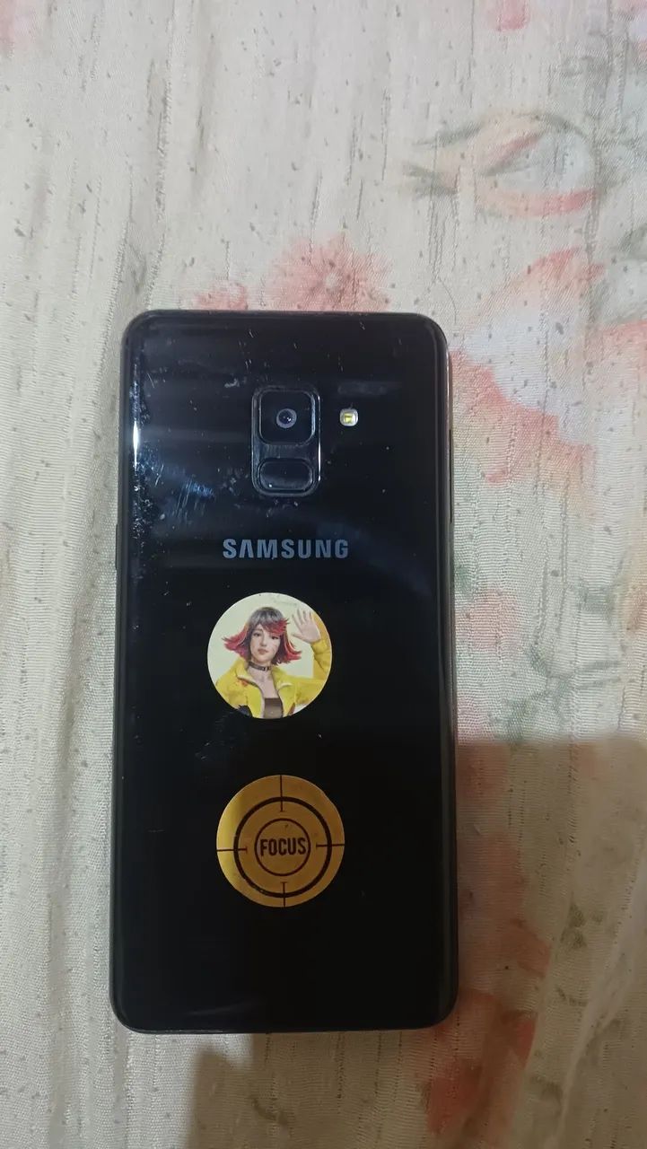 Celular Samsung galáxy A8 64G - Foto 2
