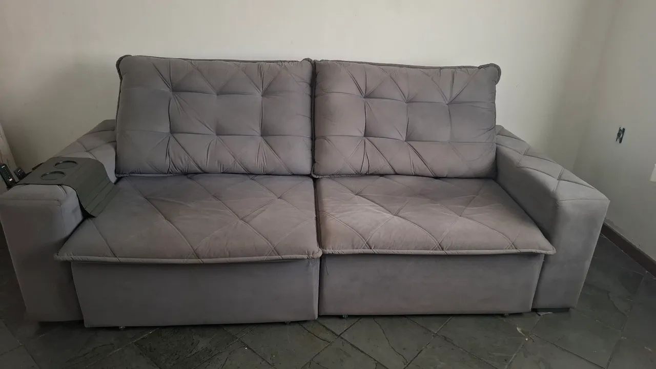 Sofá retrátil na cor cinza - Foto 3