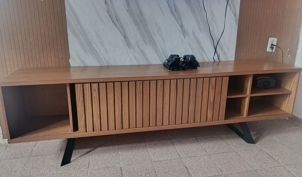 Rack com detalhes ripado