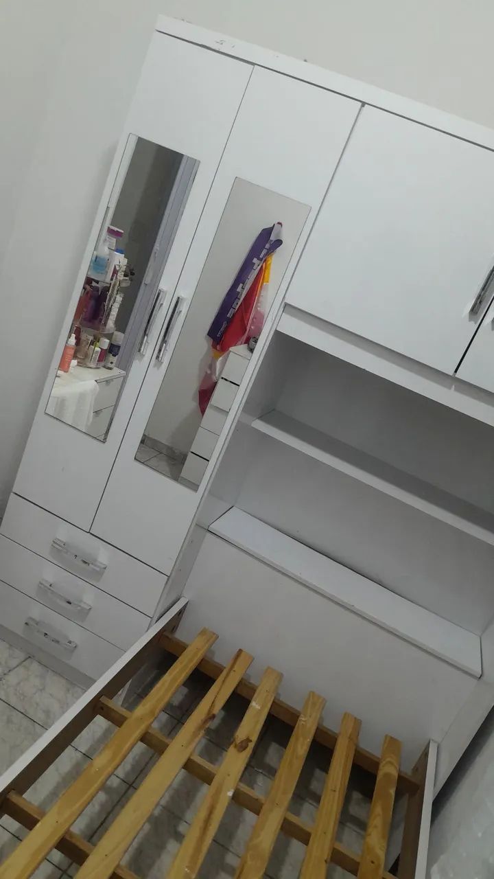 Guarda Roupas com Cama