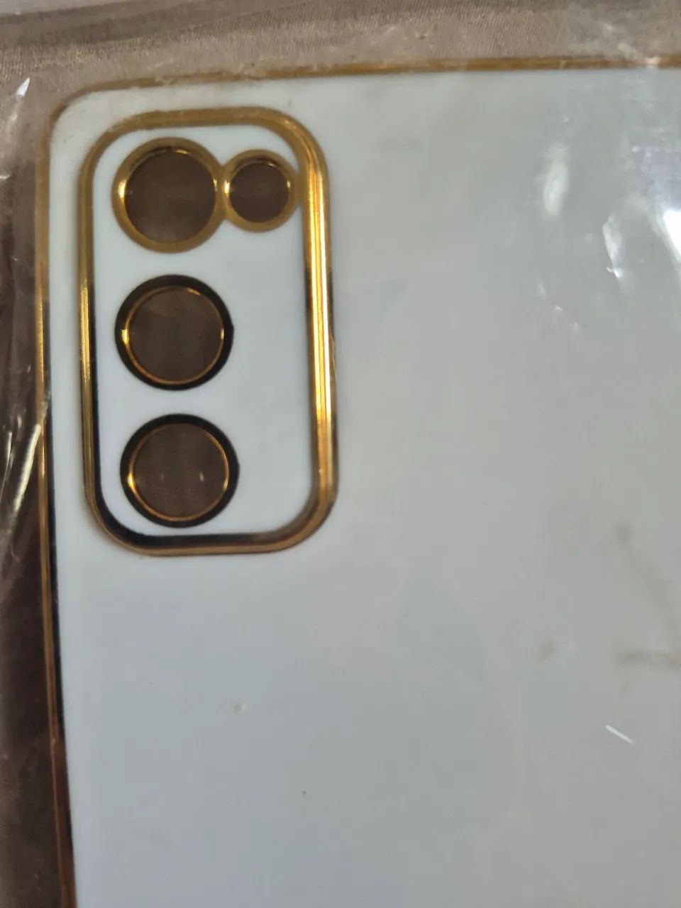 Capa Case Galaxy S20 FE (4G e 5G) Branca Dourada com Alça Corrente  - Foto 4