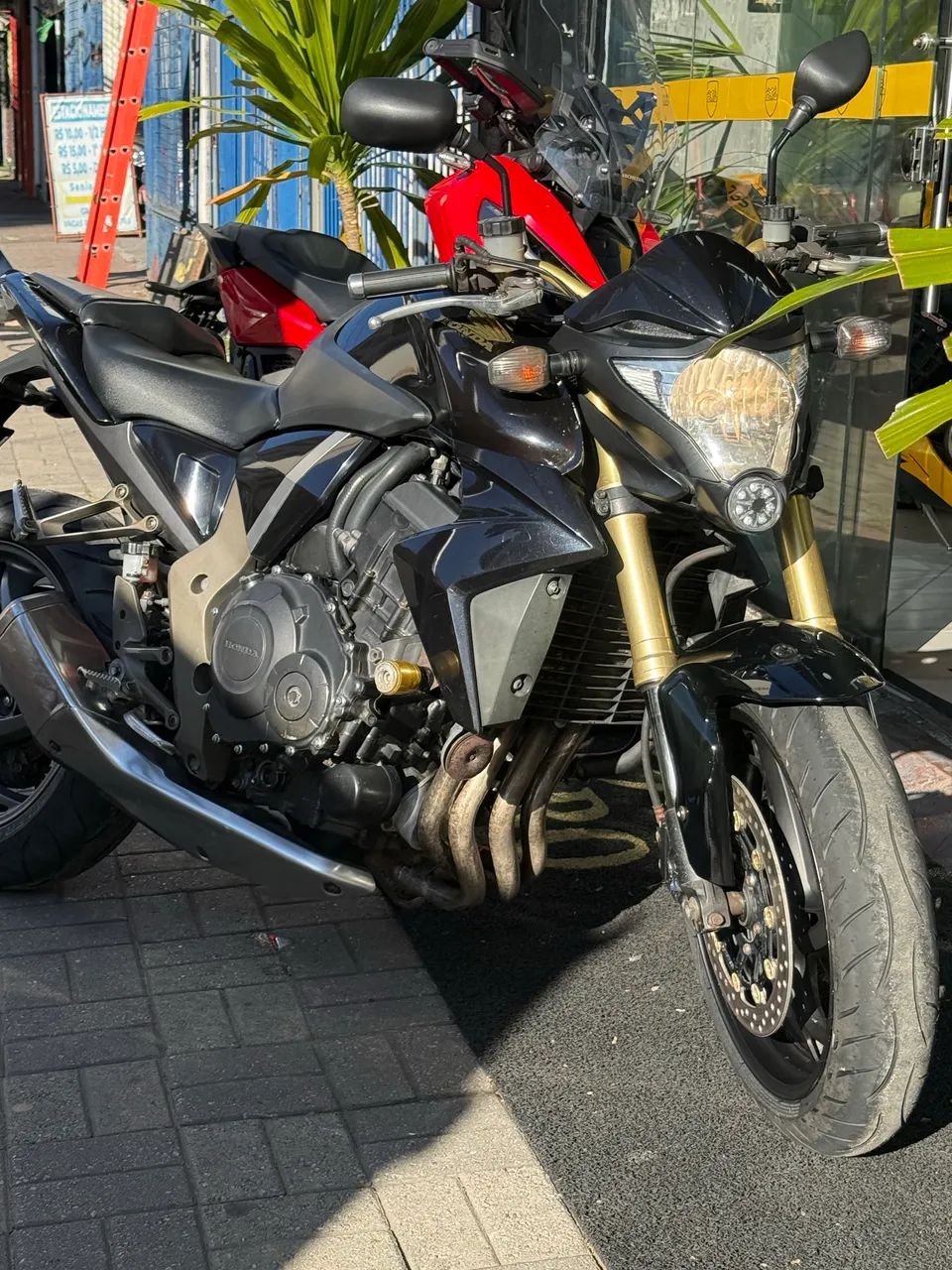 CB 1000R- ABAIXO DA TABELA 