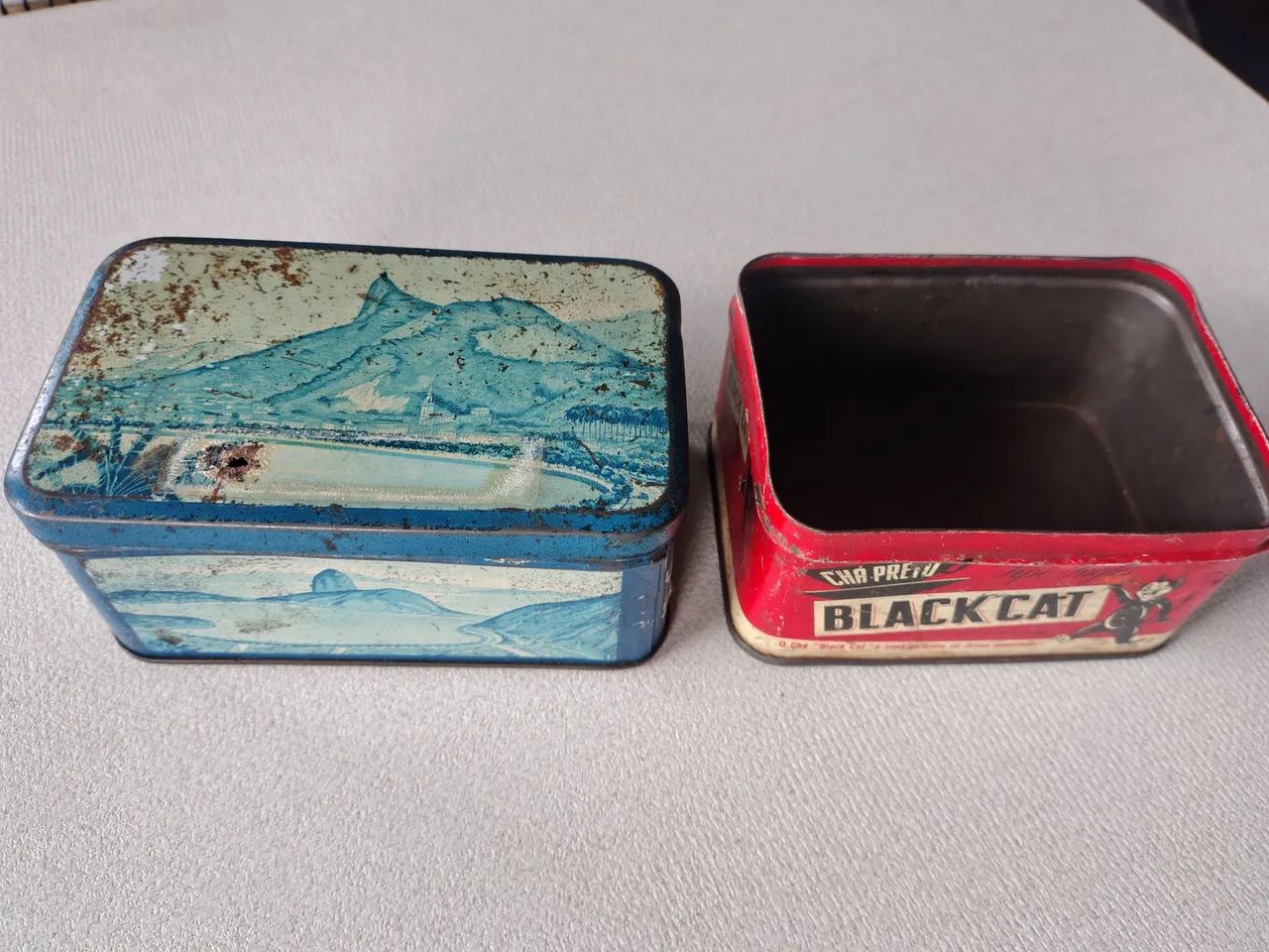 Latas antigas de chá