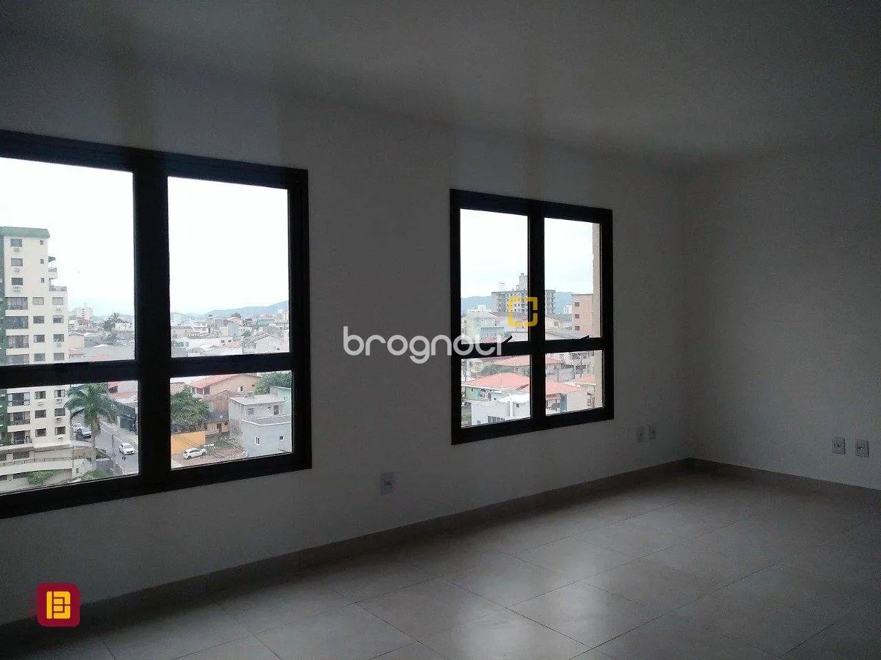 Sala comercial bem localizada em Barreiros - Foto 3
