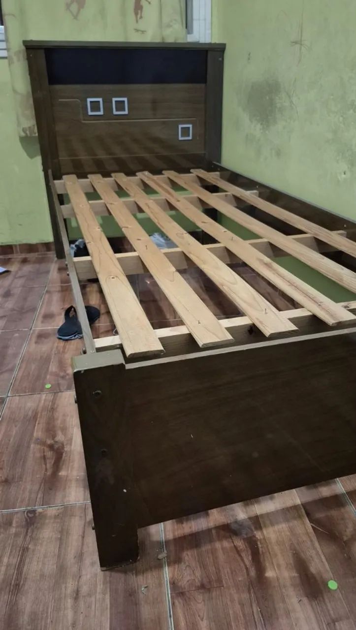 Cama de solteiro estado de nova.