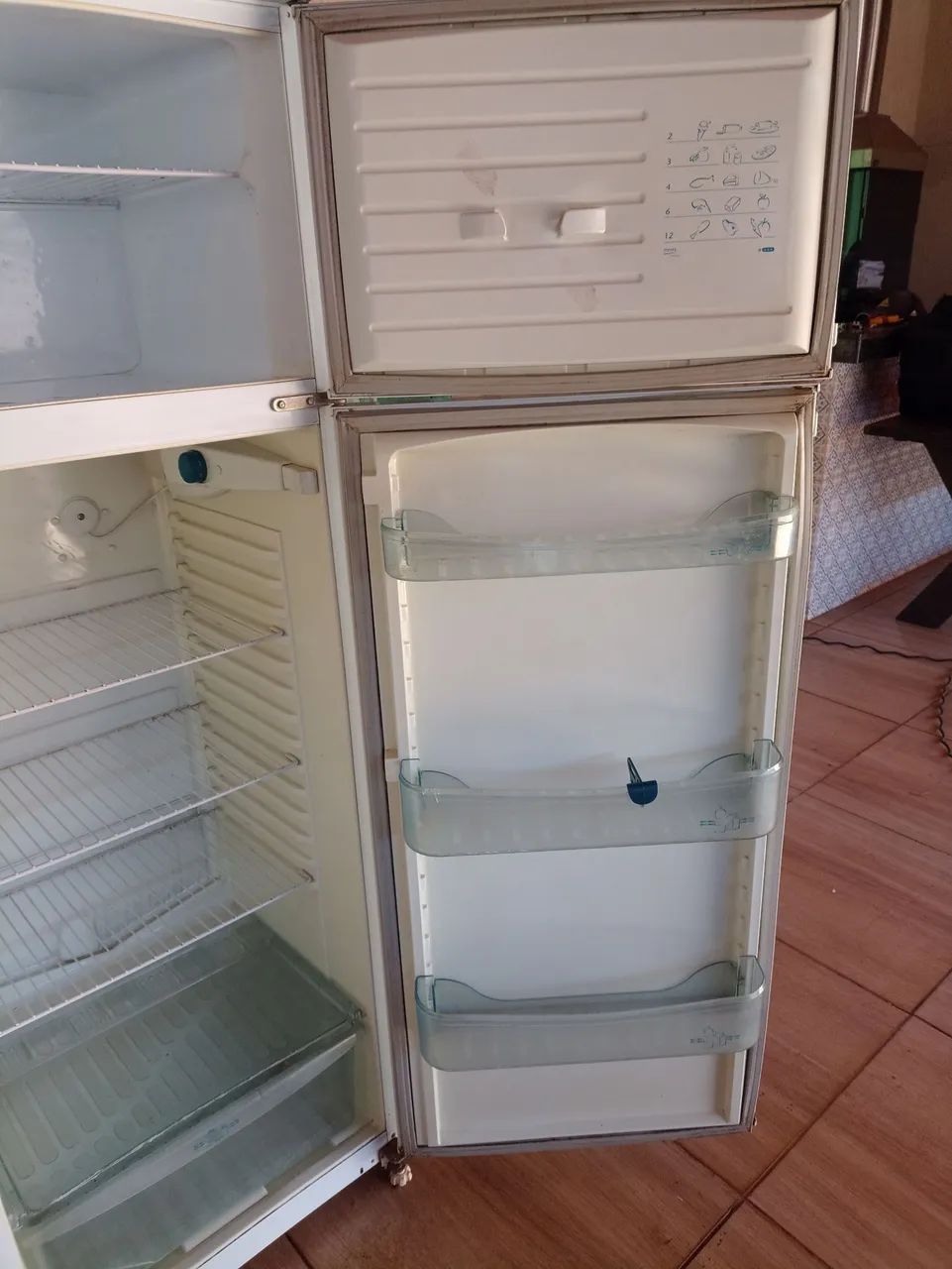 Vendo geladeira 110 volts - Foto 3