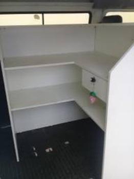 Vendo lindo balcão para lojas com gaveta - Foto 3