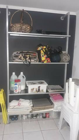 Estante prateleira expositora de ferro com vidro