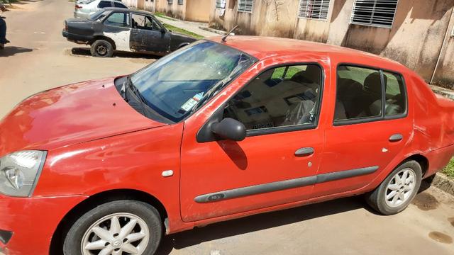 Reno Clio 2006 5.000 com reparos a fazer - Foto 4