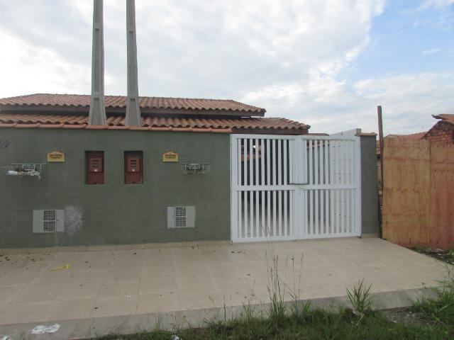 681 - Casa com financiamento direto 80 m² , á 500 metros da praia , Bairro Tupy