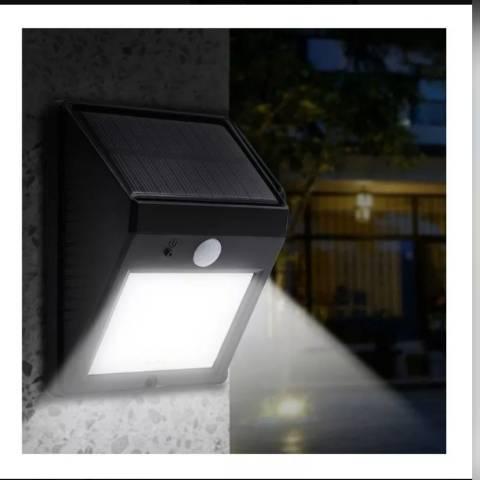 Luminária solar com sensor de presença e movimento - Foto 3