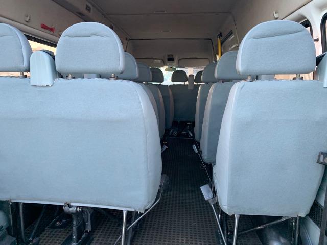 Ford Transit 350L 2013 excelente estado. Opção 20 lugares Ac Troca Ducato Sprinter master - Foto 17