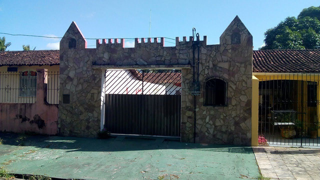 Alugo imóvel com piscina