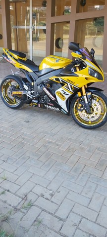 YAMAHA YZF R1