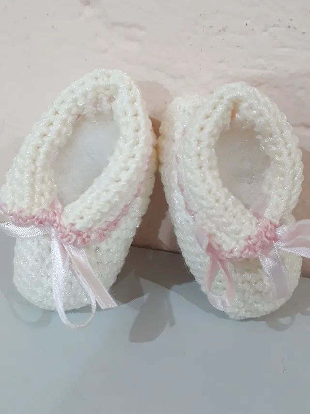 Sapatinhos para bebê recém nascido menina para bebê rebote também em crochê Novo