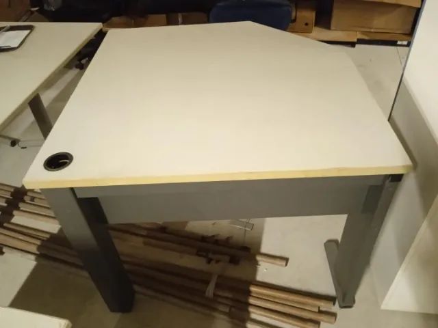 Mesa de apoio/ de canto hexagonal em MDF / Aço Bege 75 cm x 90 cm x 90 cm - Foto 3