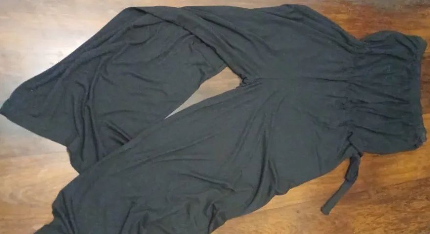 Macacão preto tomara que caia, viscose e elastano, maravilhoso e impecável!!! - Foto 4
