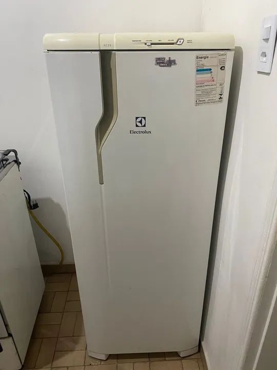 Geladeira Usada funcionando perfeitamente, falar com Alex * - Foto 2